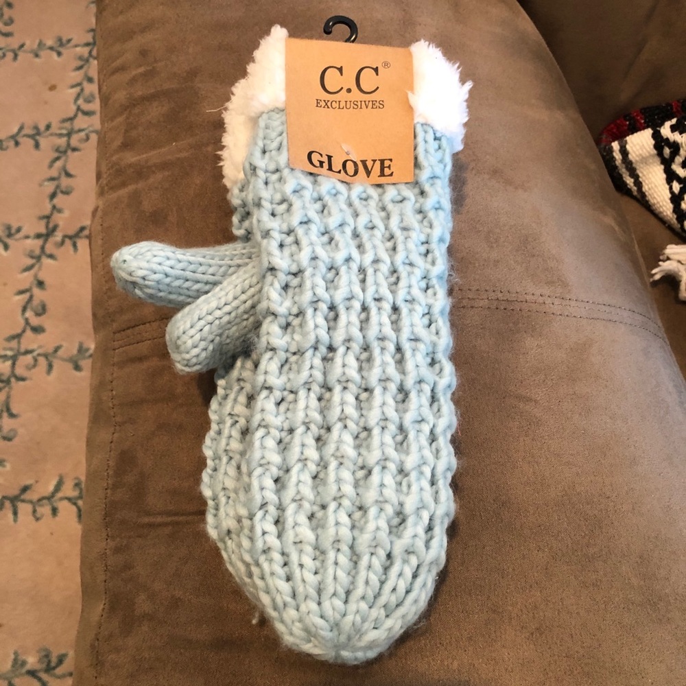 Brand new knit gloves